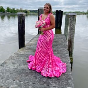 Jovani 4/6 prom gown. Worn for 3 hours, no alterations beautiful dress